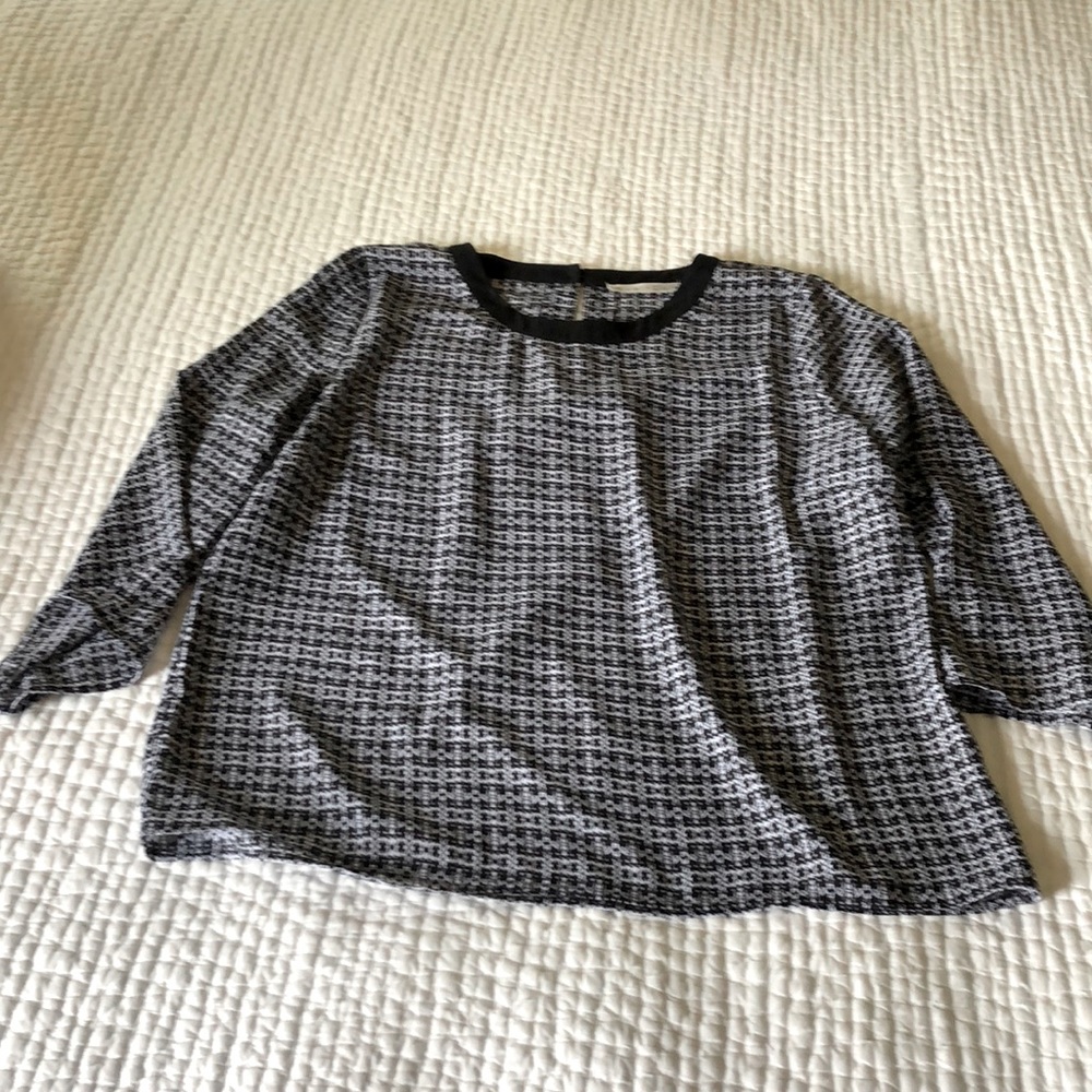 Black and white blouse with back button detail. Medium.